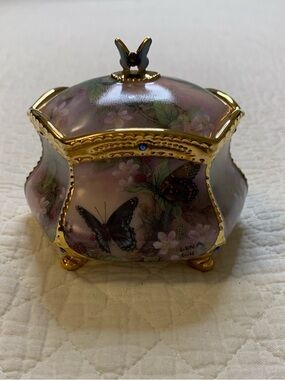 Lena Liu “Flights of Fancy” Porcelain Music Box by Ardleigh Elliott